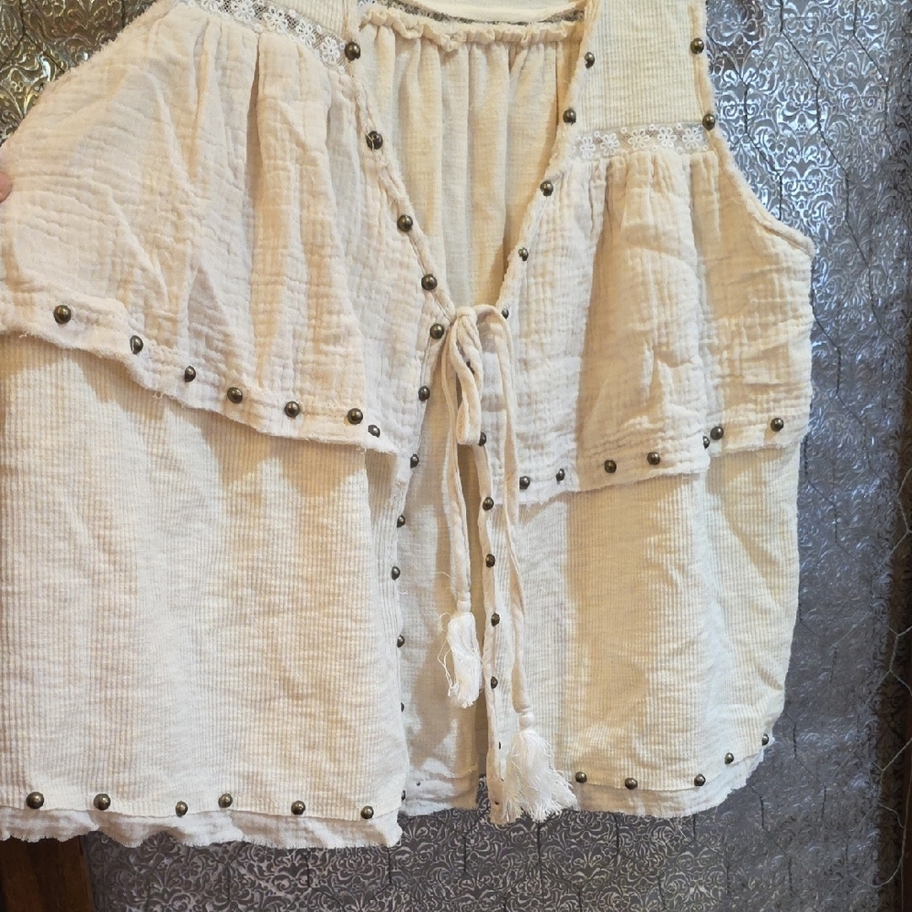 POL Cream Textured Top Or Vest Rivets Lace And Ruffles - Picture 4 of 6